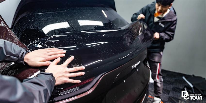 納爾汽車貼膜：汽車貼膜后出現(xiàn)氣泡該怎么處理？