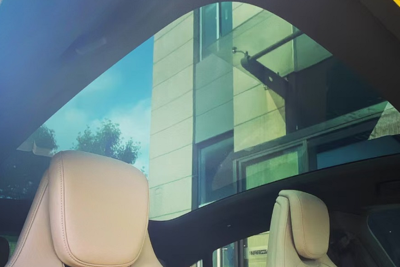 汽車窗膜：汽車貼膜選擇什么顏色的更合適？