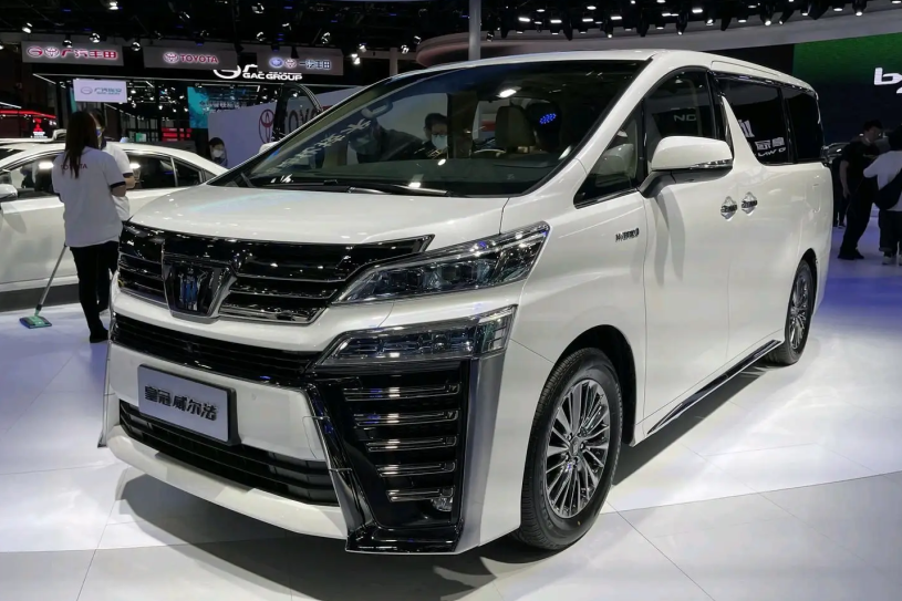 汽車改色膜：改色膜車主應(yīng)該怎么貼？